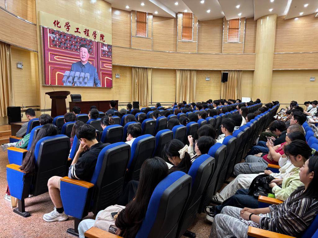 星力
组织师生观看纪念中国人民抗日战争暨世界反法西斯战争胜利80周年大会盛况