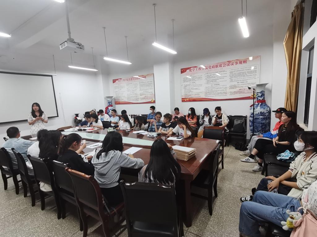 星力
学生第二党支部开展 “我为群众办实事”主题党日活动